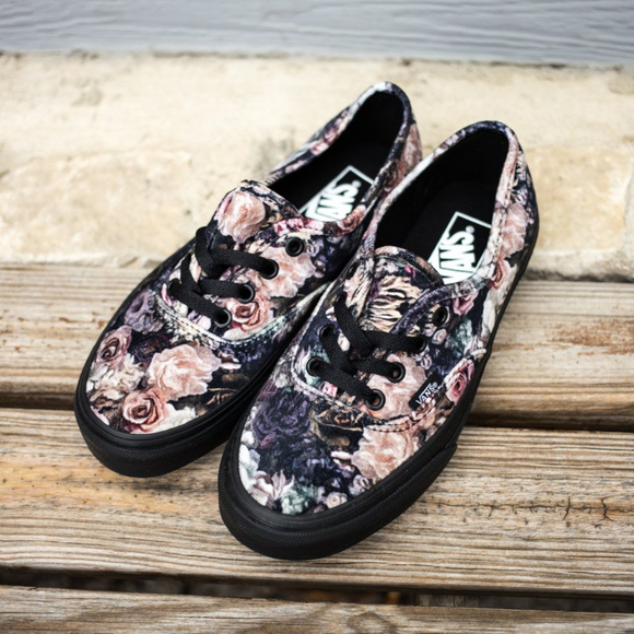 Vans Shoes - 🆕 VANS Velvet Printed Sneakers